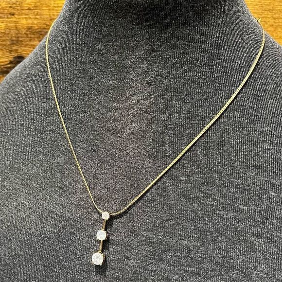 Pendant with 3 Sparkling Stones - Picture 1 of 8